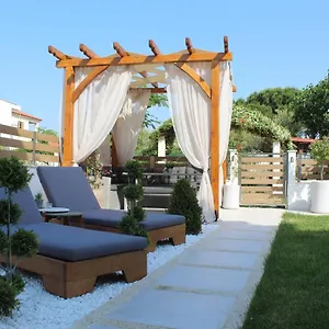 Ξενοδοχείο με διαμερίσματα Azure Bliss, Νικήτη