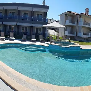 Finikas Garden Apartment